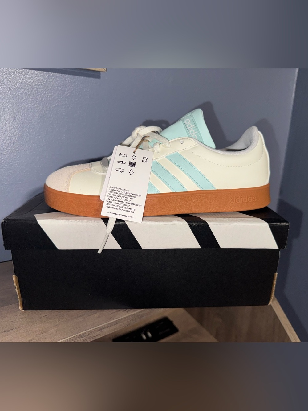 adidas Women's 5,5 Cream and Mint Low-Top Sneakers with Gum Outsole
